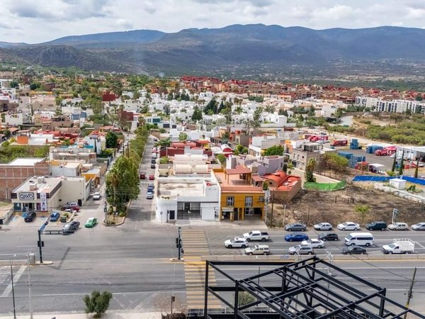 Comercial Ave Paseo Real 1