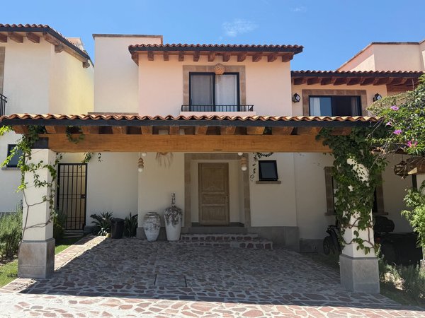 Casa Nueva Escondida