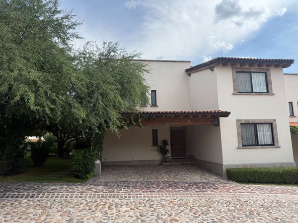 Casa Nueva Escondida