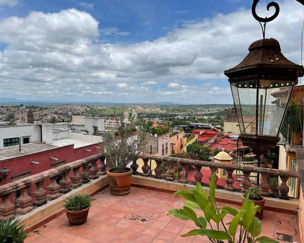 Fully Furnished Centro Condo Steps from the Iconic Parroquia – San Miguel de Allende real estate