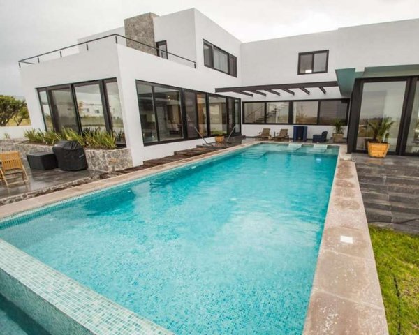 CASA CON ALBERCA EN ZIRANDARO – San Miguel de Allende real estate