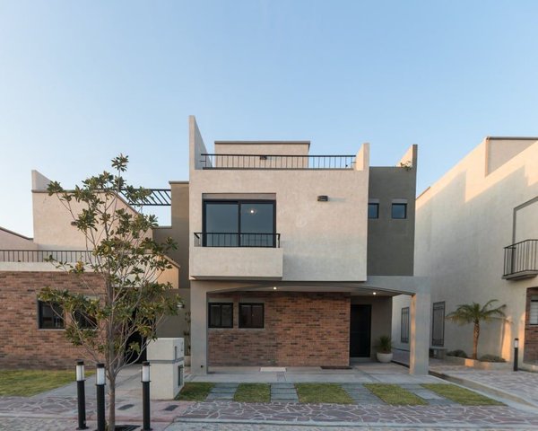 Oleo Picasso 8 – San Miguel de Allende real estate