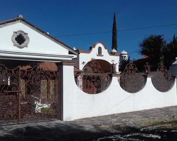 Hermosa casa de tres niveles ventilada y soleada – San Miguel de Allende real estate