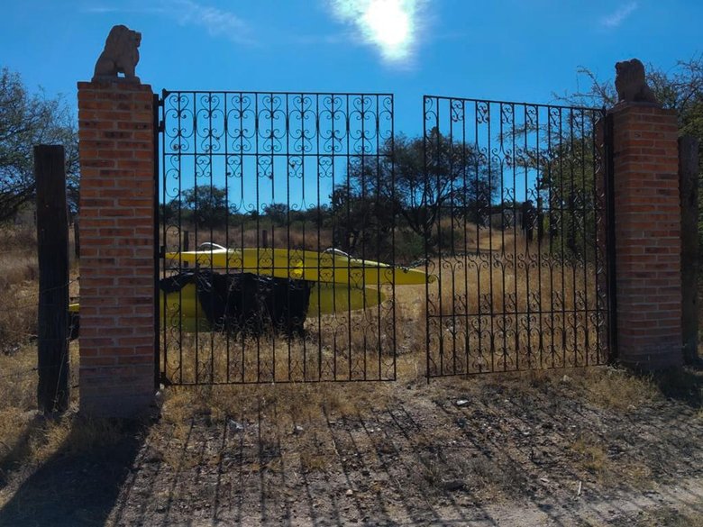 Land: views, privacy and access to Presa Allende — 7 photos