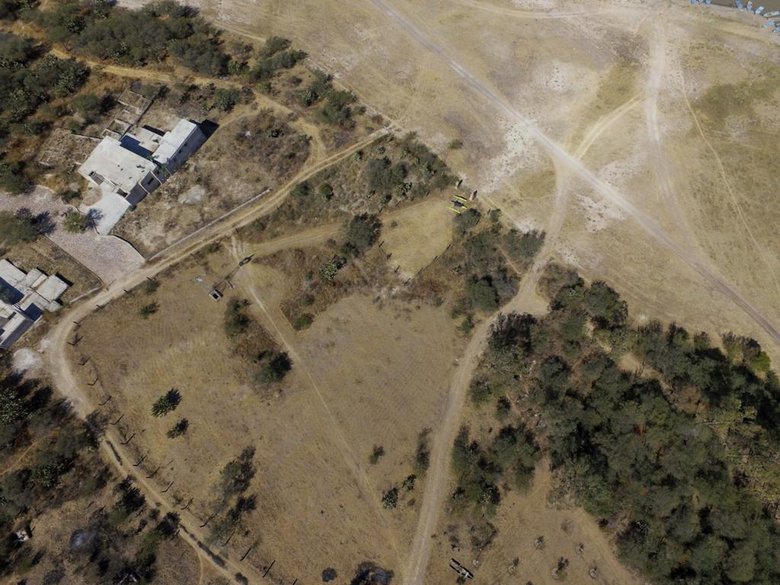 Land: views, privacy and access to Presa Allende — 4 photos