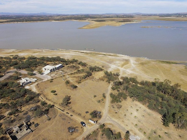 Land: views, privacy and access to Presa Allende — 1 photos