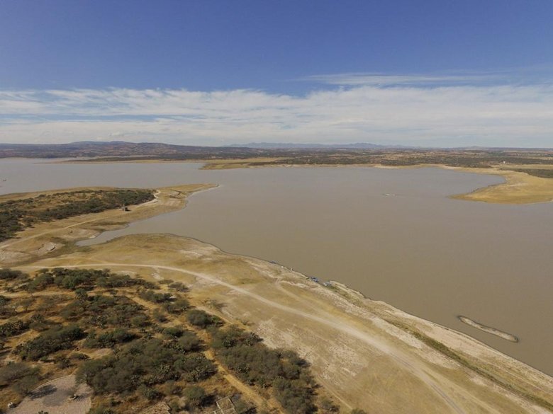 Land: views, privacy and access to Presa Allende — 3 photos