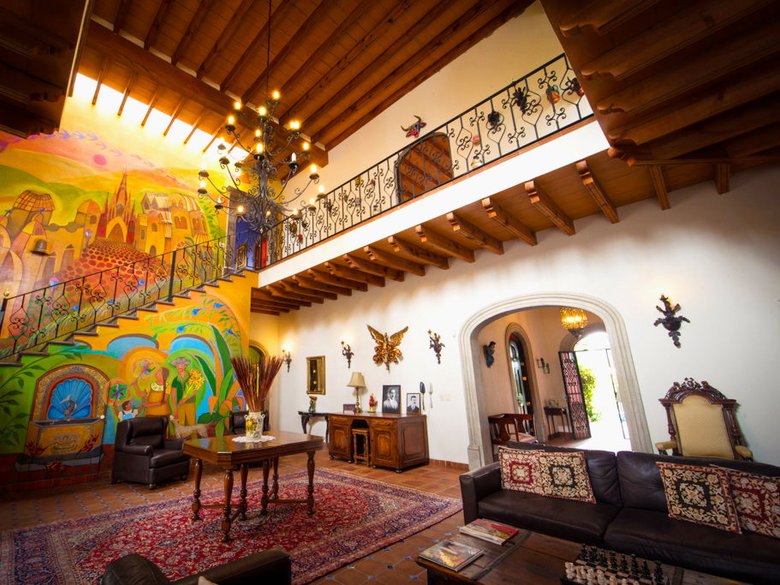 Out if market. Casa Colonial — 2 photos