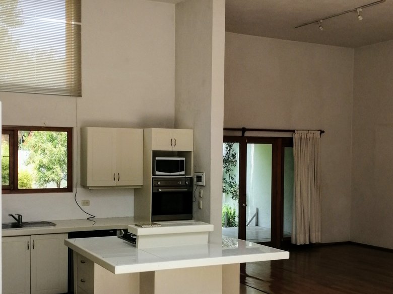 Luminous house in Guadiana. ($2750 usd monthly rental) — 14 photos