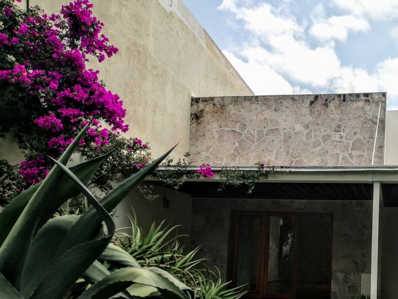 Luminous house in Guadiana. ($2750 usd monthly rental) — 2 photos