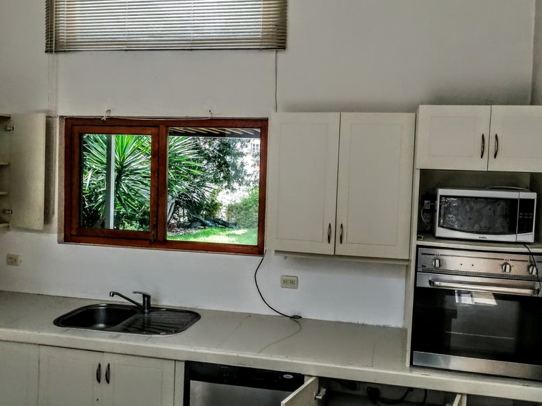 Luminous house in Guadiana. ($2750 usd monthly rental) — 16 photos