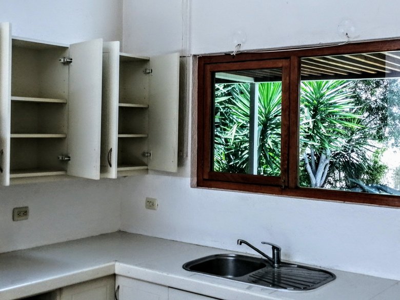Luminous house in Guadiana. ($2750 usd monthly rental) — 6 photos