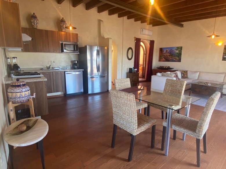 Fully Furnished Centro Condo Steps from the Iconic Parroquia — 5 photos