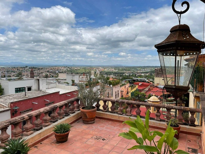 Fully Furnished Centro Condo Steps from the Iconic Parroquia — 1 photos