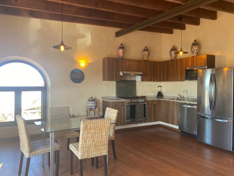Fully Furnished Centro Condo Steps from the Iconic Parroquia — 4 photos