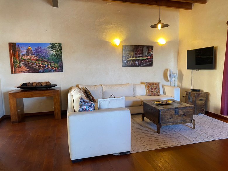 Fully Furnished Centro Condo Steps from the Iconic Parroquia — 3 photos