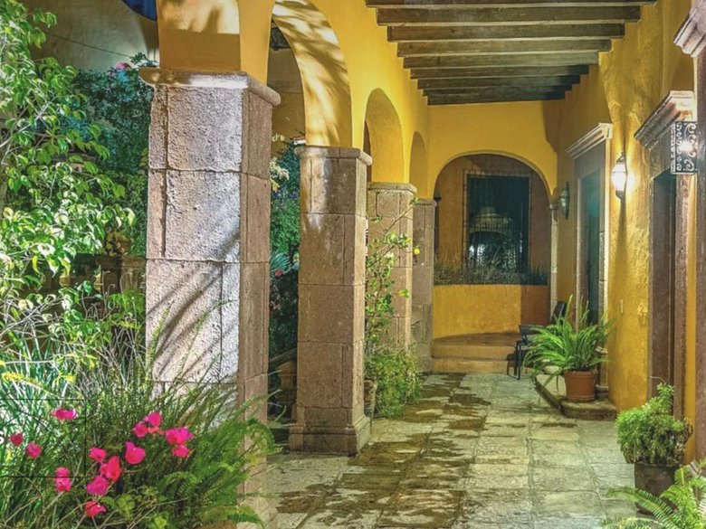 Fully Furnished Centro Condo Steps from the Iconic Parroquia — 39 photos