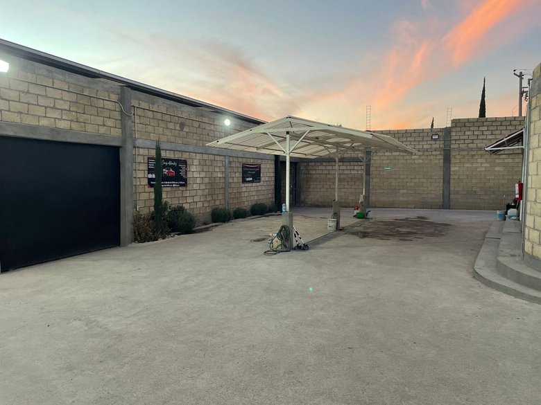 Commercial warehouse in Libramiento Manuel Zavala — 3 photos