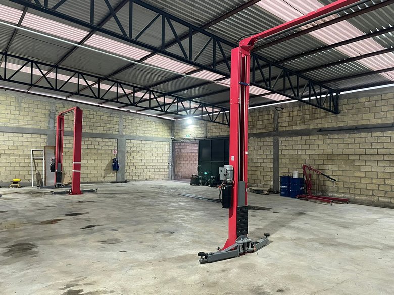 Commercial warehouse in Libramiento Manuel Zavala — 2 photos
