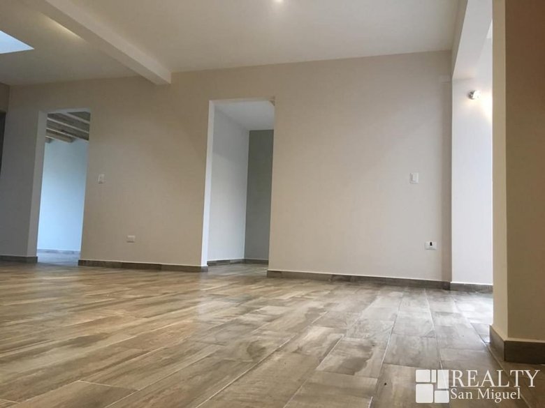 Apartment for rent in Las Brisas. Unfurnished AVAILABLE — 3 photos