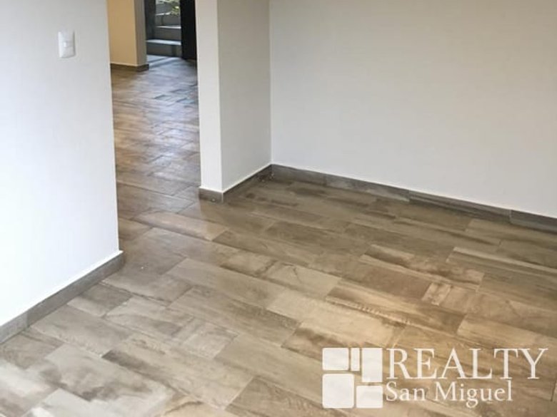 Apartment for rent in Las Brisas. Unfurnished AVAILABLE — 2 photos
