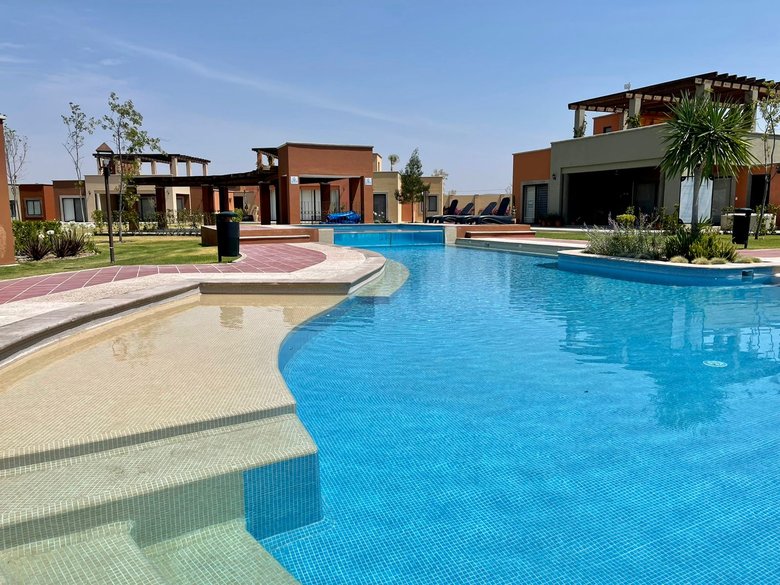 Great house in a closed neighborhood  — 23 photos