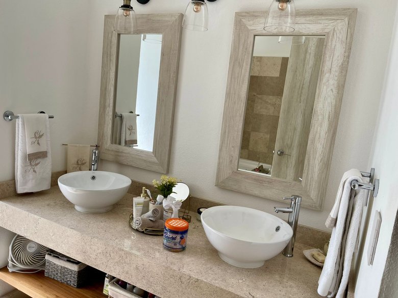 Great house in a closed neighborhood  — 14 photos