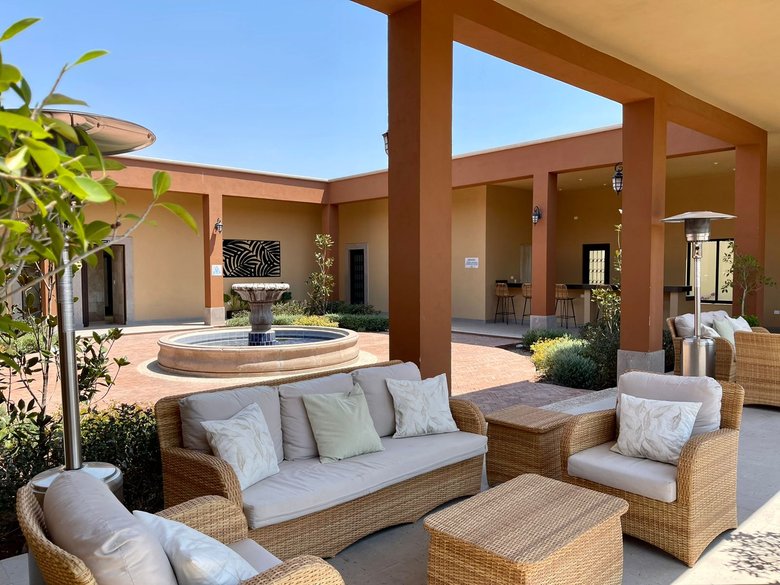 Great house in a closed neighborhood  — 25 photos