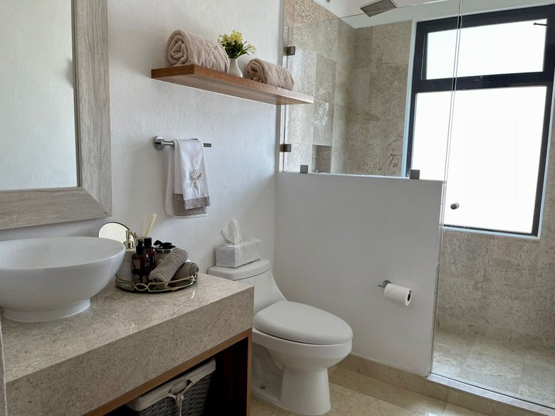 Great house in a closed neighborhood  — 16 photos