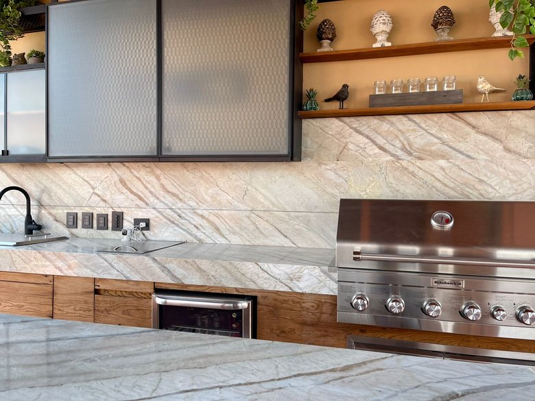 Great house in a closed neighborhood  — 19 photos