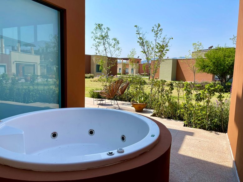 Great house in a closed neighborhood  — 9 photos