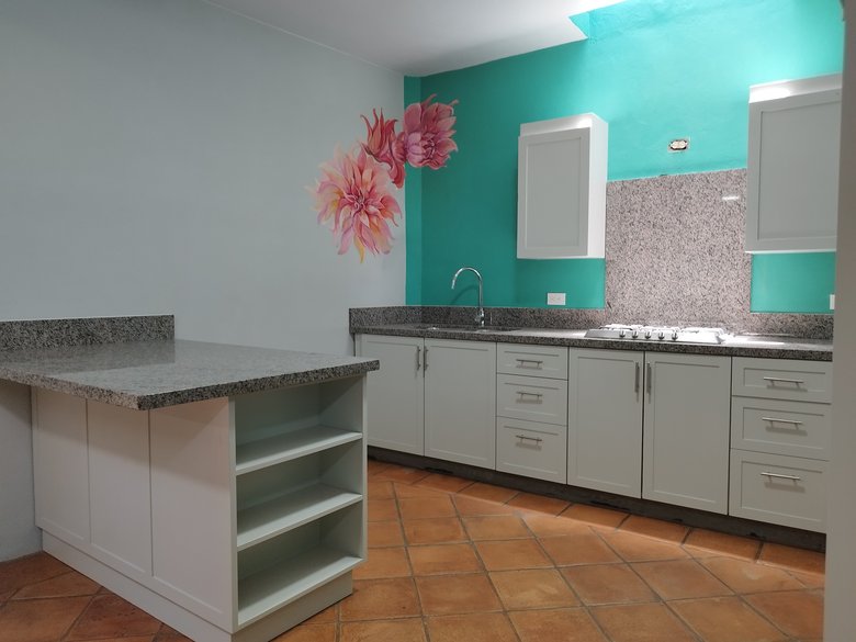 OFF MARKET - LOS OLIVOS — 5 photos