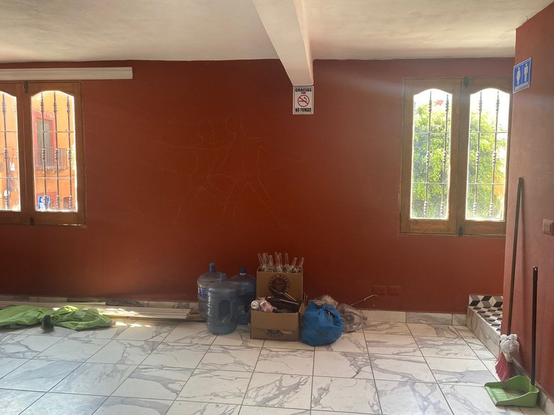Excelente ubicaciòn para local comercial — 2 photos