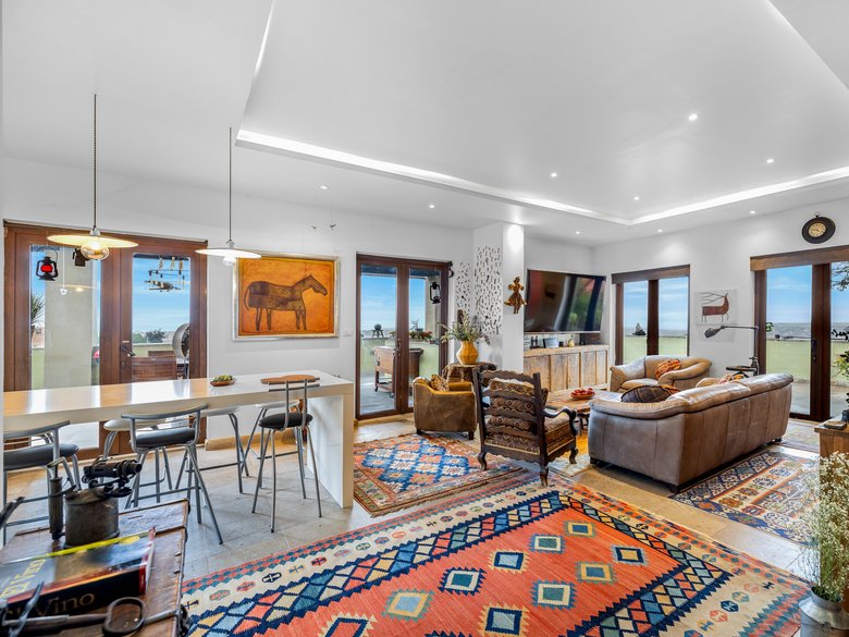 AVAILABLE LUXURY CONDO CARACOL — 1 photos