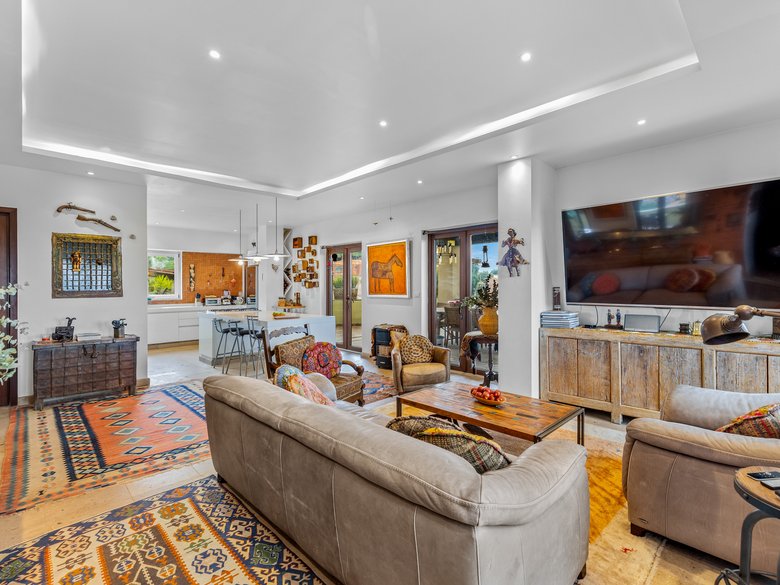 AVAILABLE LUXURY CONDO CARACOL — 6 photos