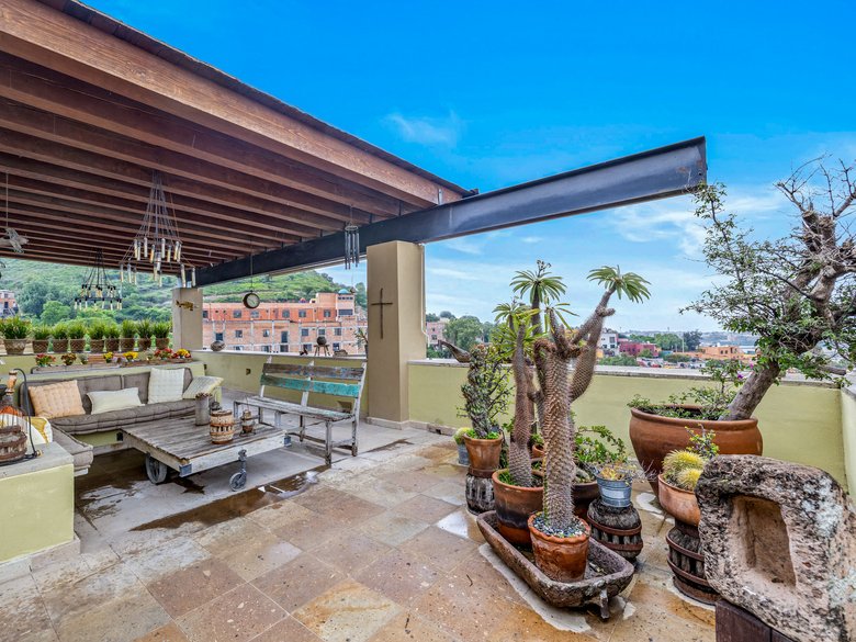 AVAILABLE LUXURY CONDO CARACOL — 9 photos