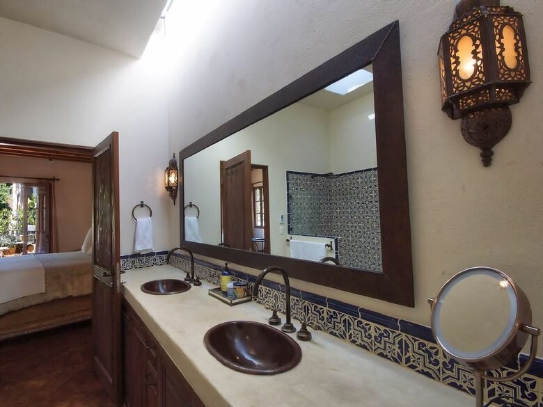 Mia Sunshine - Prime location! — 14 photos