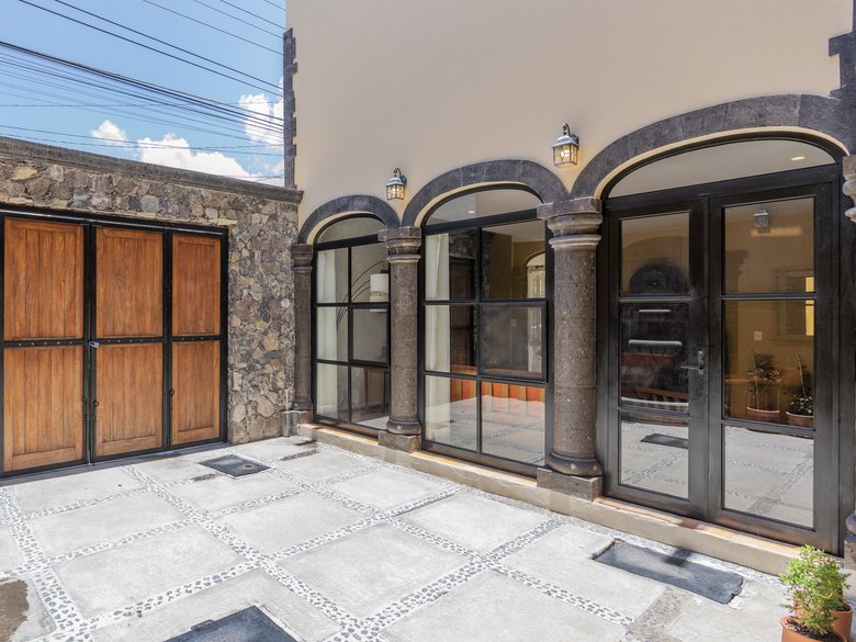 Beautiful Casa Margarita for Rent in San Antonio (Available July 2027) — 13 photos