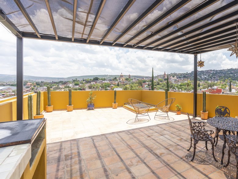 Beautiful Casa Margarita for Rent in San Antonio (Available July 2027) — 2 photos