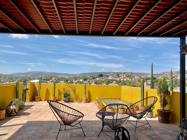 Beautiful Casa Margarita for Rent in San Antonio (Available July 2027) — 5 photos