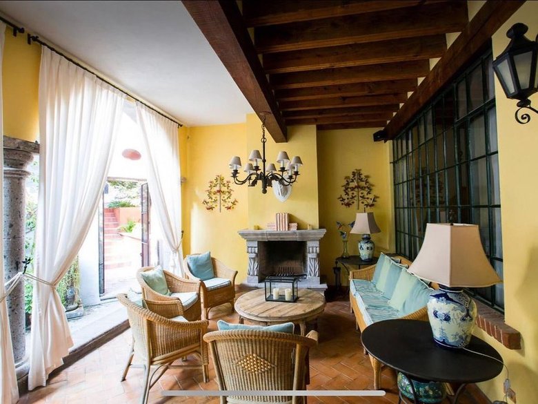 Off Market Ojo de Agua — 4 photos
