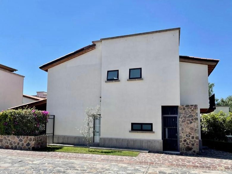 Maria Jose's beautiful house for sale or rent in La escondida! — 25 photos