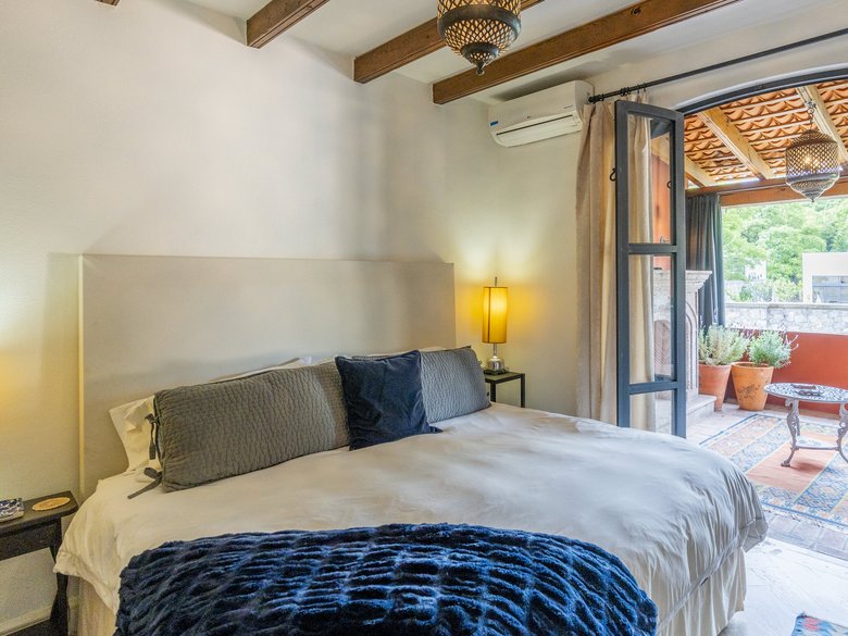 Casa Baeza Apt 2 PH - OFF MARKET — 14 photos