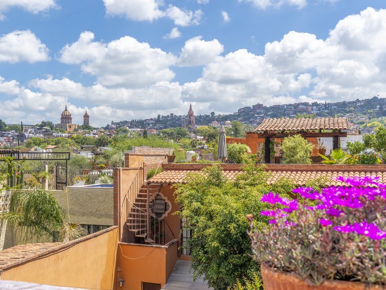 La casa de la puerta verde for rent. (Available May 2027) — 31 photos