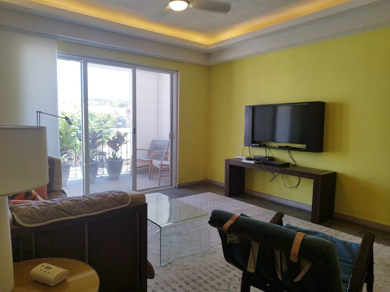OFF MARKET Condo Jacarandas — 2 photos