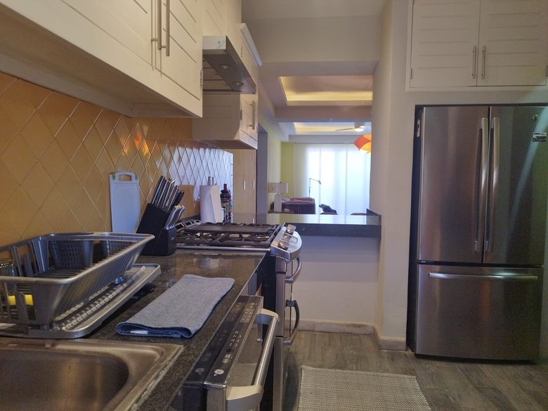 OFF MARKET Condo Jacarandas — 8 photos