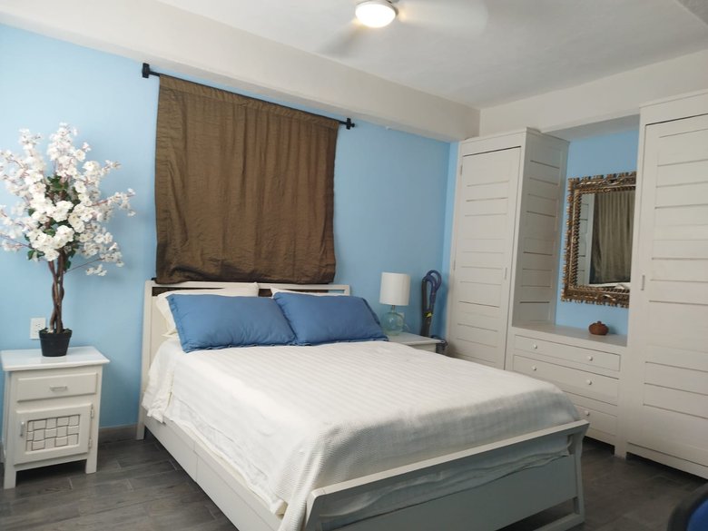 OFF MARKET Condo Jacarandas — 35 photos