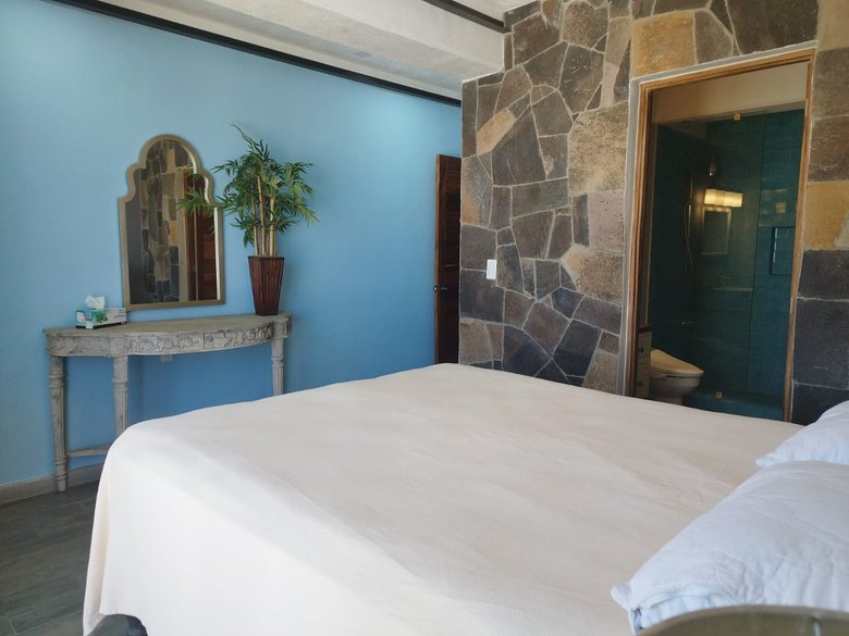 OFF MARKET Condo Jacarandas — 18 photos