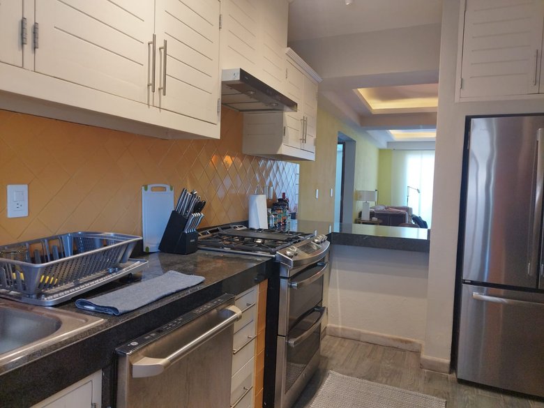 OFF MARKET Condo Jacarandas — 9 photos