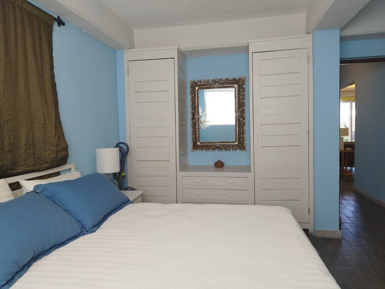 OFF MARKET Condo Jacarandas — 33 photos